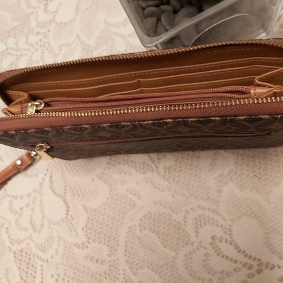 Brand new Fossil Diamond pattern Wallet - Picture 3 of 4